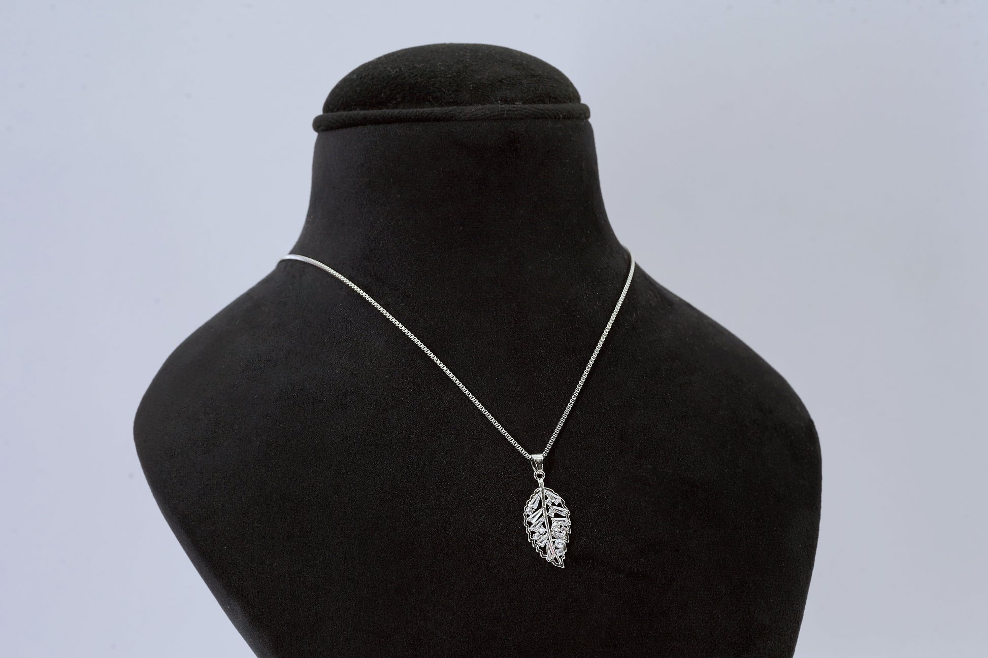 Frosty Leaf Pendant with Chain - OY JEWELLS - 